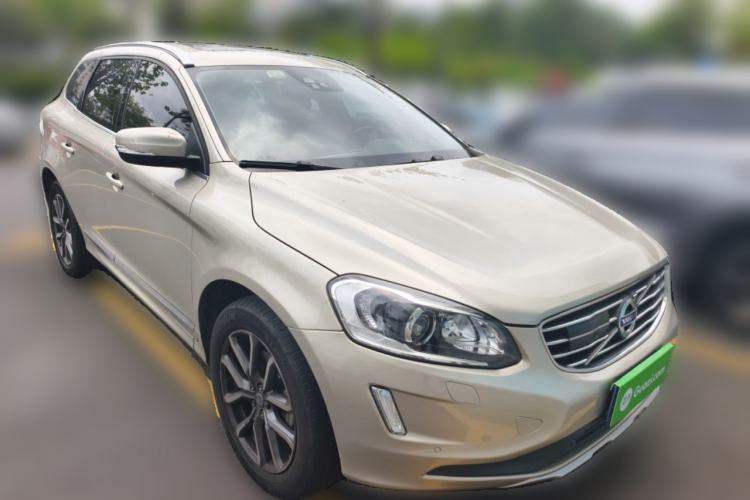 Used Volvo XC60 2017 T5 AWD Smart Upgrade Edition Front Right 45 Deg