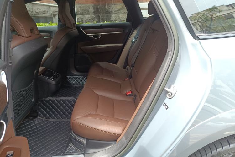 Used Volvo V90 2022 Cross Country B5 AWD Smart Range Edition