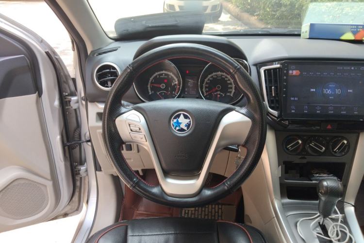 Used Venucia T70 2015 2.0L CVT Smart Choice Edition
