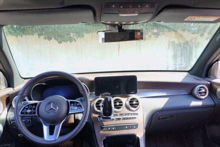 Used Mercedes-Benz GLC 2022 Second Facelift GLC 260 L 4MATIC Luxury Edition Center Console