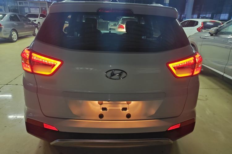 Used Hyundai ix25 2015 1.6L Automatic Two-Wheel-Drive Deluxe DLX Model