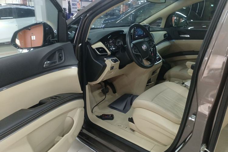 Used Buick GL8 2023 Facelifted Land Cruiser Executive Luxury Version
