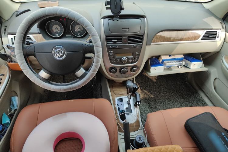 Used Buick Excelle 2015 1.5L Automatic Classic Model Center Console