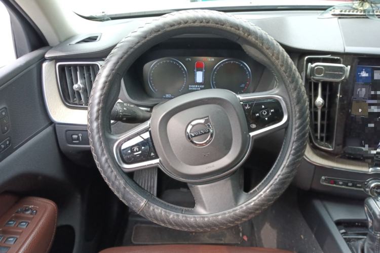 Used Volvo XC60 2020 T5 4x4 Smart Luxury Edition