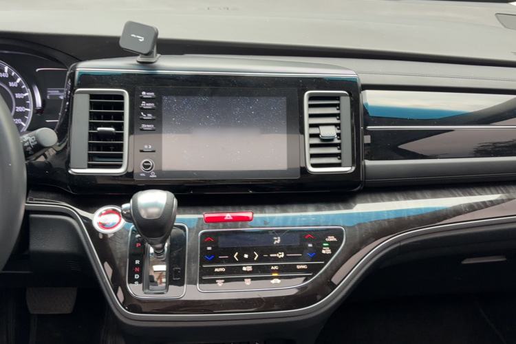 Used Honda Elysion 2019 2.0L Hybrid Luxury Edition Audio And AC Panel