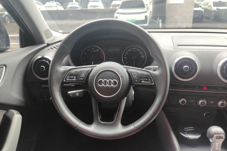 Used Audi A3 2020 Limousine 35 TFSI Fashion Edition China VI Emission Standard Steering Wheel