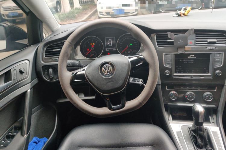 Used Volkswagen Golf 2017 1.6L Automatic Comfort Million-Vehicle Anniversary Edition