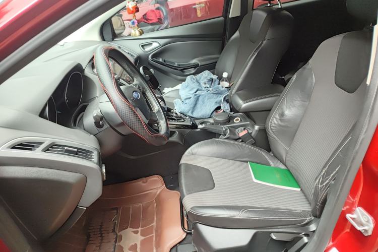 Used Ford Focus 2012 Hatchback 1.6L Automatic Fashion Edition
