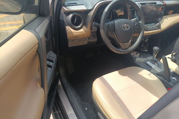 Used Toyota RAV4 2015 2.0L CVT Two-Wheel Drive Fashion Edition
