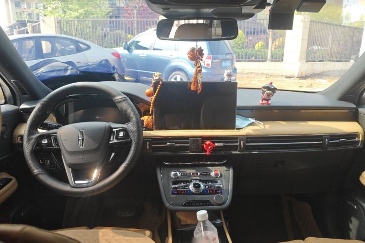 Used Lincoln Corsair 2020 2.0T Four-Wheel Drive Prestige Edition Center Console