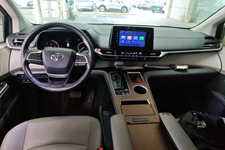 Used Toyota SIENNA 2021 2.5L Hybrid Luxury Edition Center Console