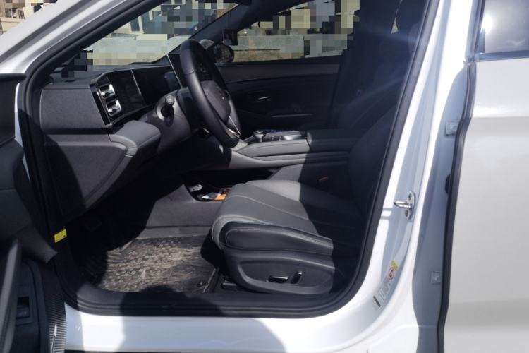 Used BYD Qin L 2024 DM-i 120KM Excellence Model
