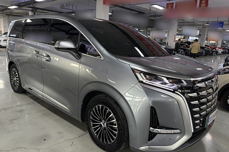 Used Denza D9 2022 DM-i 970 Four-Wheel Drive Flagship Model
