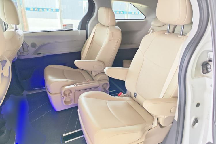 Used Toyota Granvia 2023 2.5L Hybrid Comfort Edition
