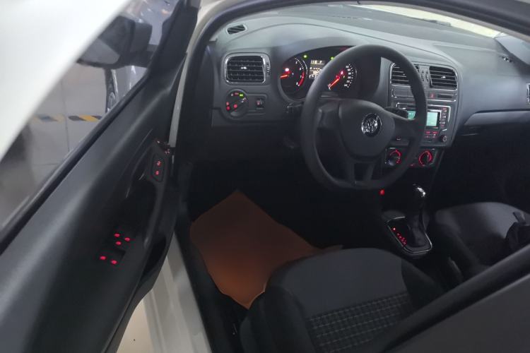 Used Volkswagen Polo 2014 1.6L Automatic Comfort Edition
