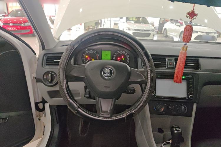 Used Skoda Rapid 2015 1.6L Automatic Enjoyment Selection Model Steering Wheel