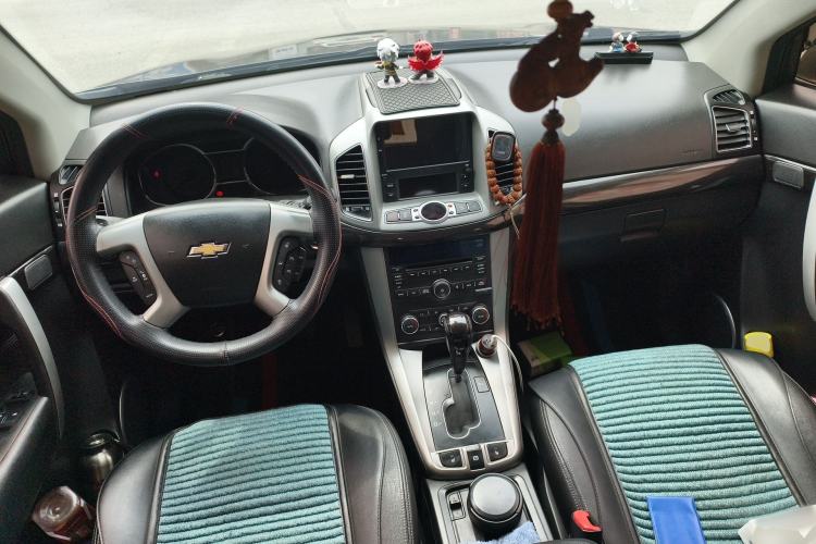 Used Chevrolet Captiva 2017 2.4L 4x4 Flagship Edition 7-Seater Center Console