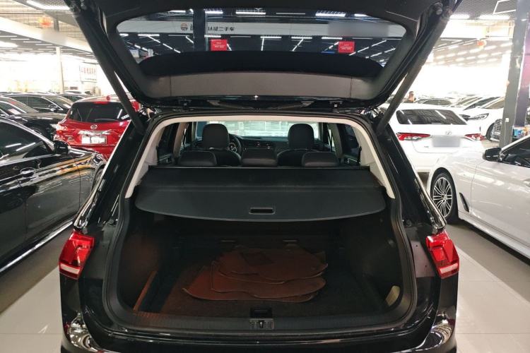 Used Volkswagen Tiguan L 2021 330TSI Automatic Two-Wheel Drive R-Line Enhanced Edition Trunk