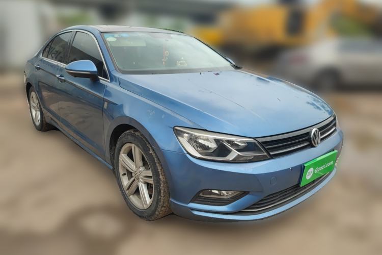 Used Volkswagen Lamando 2015 330TSI DSG Comfort Edition Front Right 45 Deg