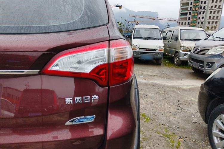 Used Venucia T70X 2016 2.0L CVT SmartFun Sport Edition
