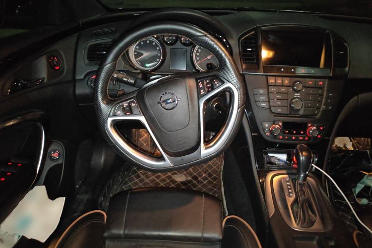 Used Opel Insignia 2013 2.0T Four-Wheel Drive Sport Model
