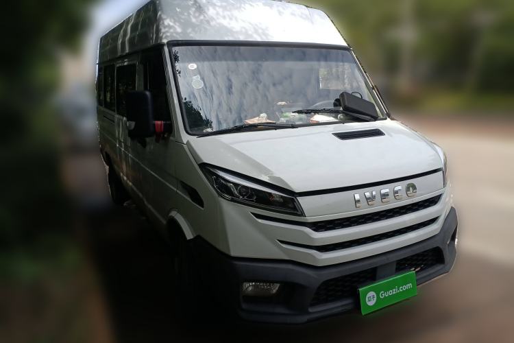 Used Iveco Daily 2023 2.5T A37M1 Long Wheelbase Mid-Roof Dual-Tire Side-Sliding Doors 5-9 Seats
