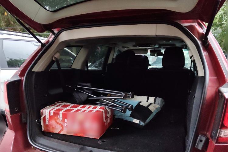 Used Dodge Journey 2013 2.4L Two-Wheel Drive Luxury Version Trunk