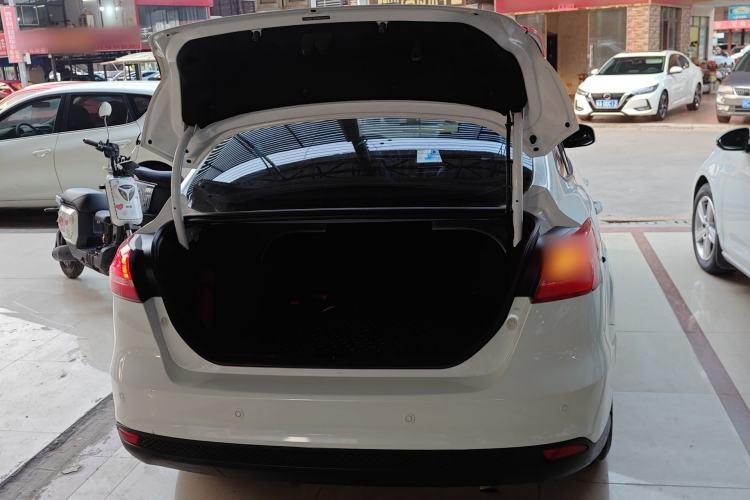 Used Ford Focus 2015 Sedan 1.6L Automatic Trend Model Trunk
