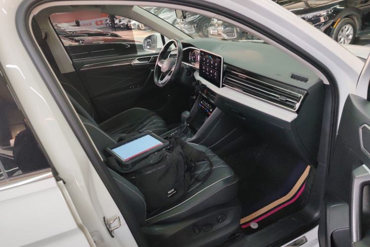 Used Volkswagen Tiguan L 2024 330TSI Automatic Two-Wheel Drive Smart Edition
