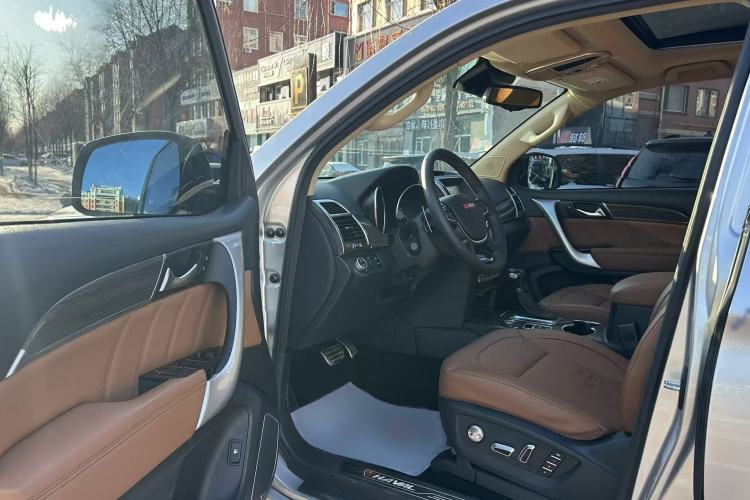 Used Haval H9 2015 2.0T Four-Wheel Drive Luxury 7-Seater Interior 3