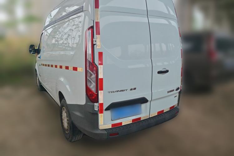 Used Ford Transit 2017 2.0T Diesel Van Mid-Chassis Mid-Roof China IV Standard