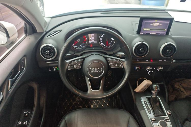Used Audi A3 2019 Limousine 35 TFSI Fashion Edition China VI Emission Standard Steering Wheel