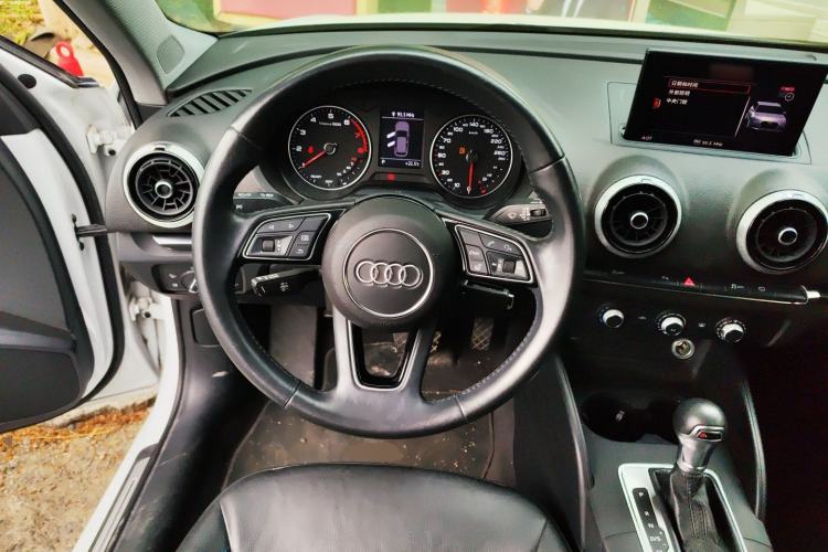 Used Audi A3 2020 Sportback 35 TFSI Fashion Edition China VI Emission Standard Steering Wheel