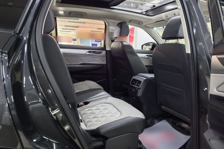 Used Volkswagen Tavendor 2023 380TSI Four-Wheel Drive R-Line First Edition Interior 11