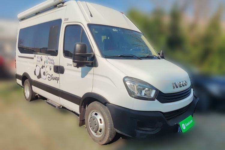 Used Iveco Eurocargo 2018 2.3T Long Wheelbase Short Overhang Multi-Purpose Vehicle with Side Sliding Door F1A Front Right 45 Deg