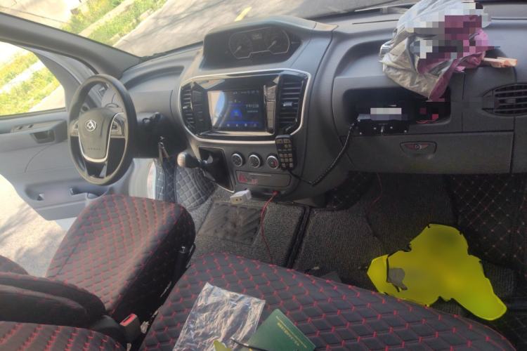 Used SAIC MAXUS Xintu V80 2021 2.0T Manual Classic City Delivery King Short Wheelbase Mid-Roof Design 3 Seats
