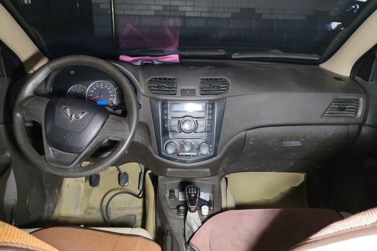 Used Wuling Hongguang 2014 1.5L S Standard Version Center Console