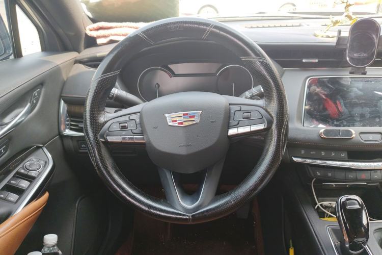 Used Cadillac XT4 2022 28T Two-Wheel Drive Prestige Version Steering Wheel
