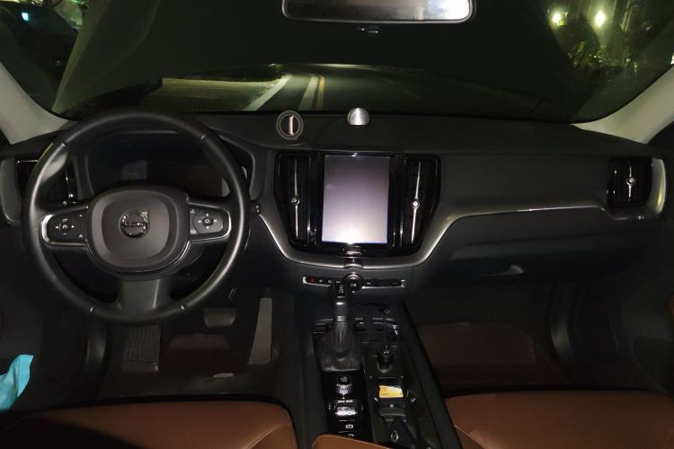 Used Volvo XC60 2019 T5 4x4 Smart Edition China VI Standard