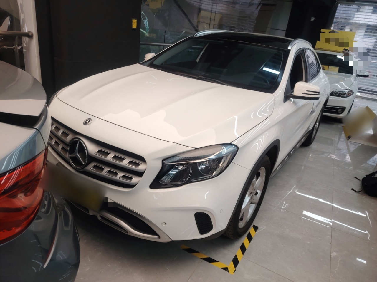 Под передней частью автомобиля