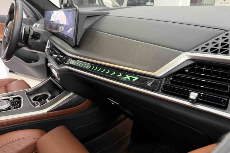 Used BMW X7 2023 xDrive40i Luxury M Sport Package Interior 9