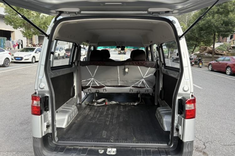 Used Jinbei Hiace X30 2023 1.5L Super-Comfortable Passenger Van 5/6/7-Seater Non-Air-Conditioned Version Model SWC15M