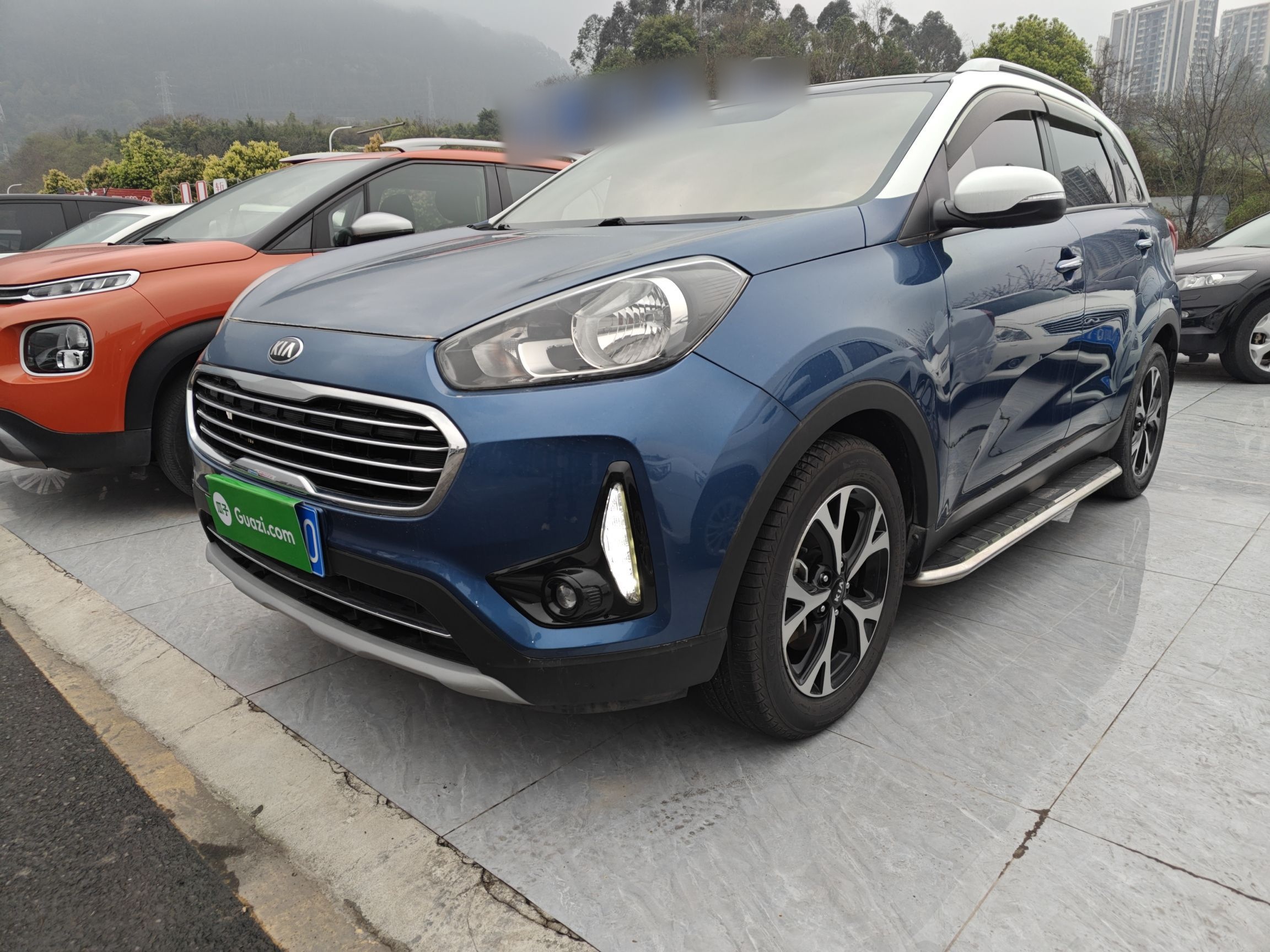 Под передней частью автомобиля