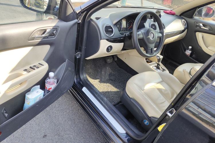 Used Volkswagen Lavida 2011 1.6L Automatic Premium Edition
