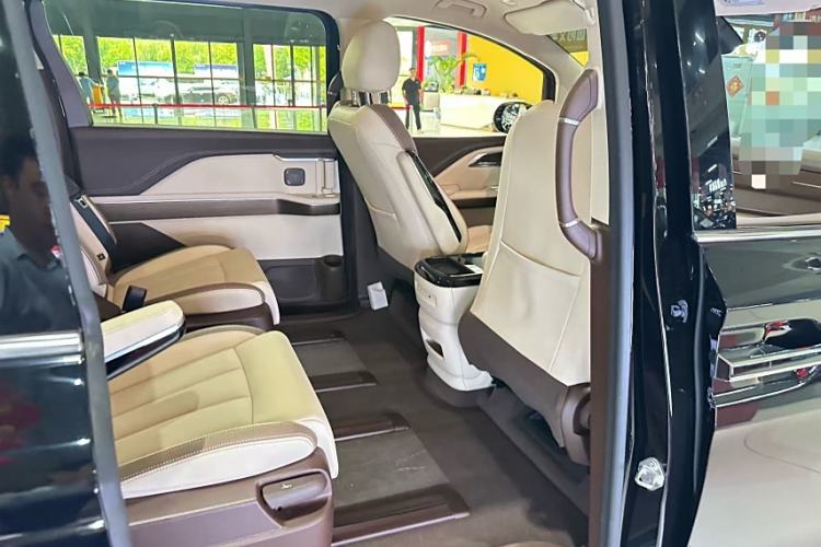 Used Bestune M9 2023 2.0T Prestige Edition
