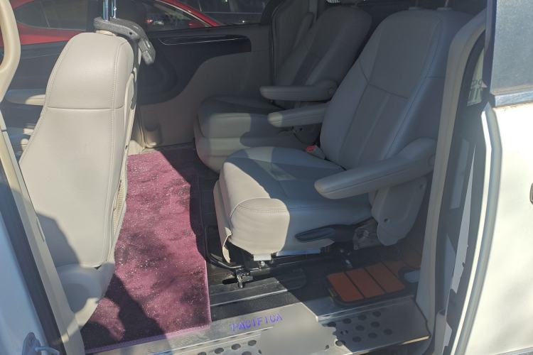 Used Chrysler Grand Voyager 2013 3.6L Luxury Edition Left Rear Seat