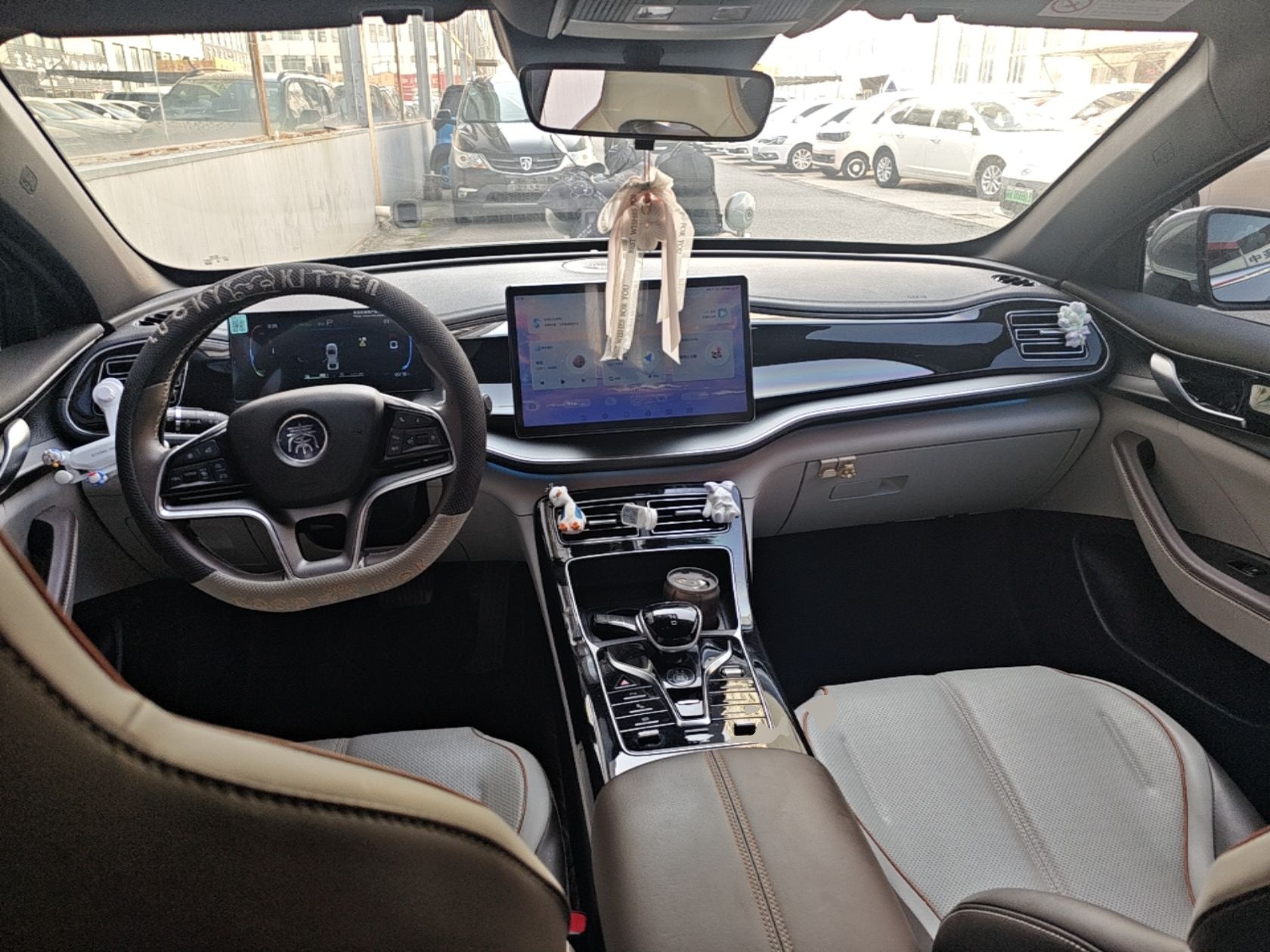 BYD Qin PLUS 2024 HONOR Edition DM-i 120KM Excellence Model — снимка 12