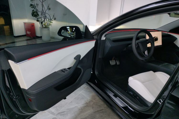 Used Tesla Model 3 2024 High-Performance All-Wheel-Drive Version