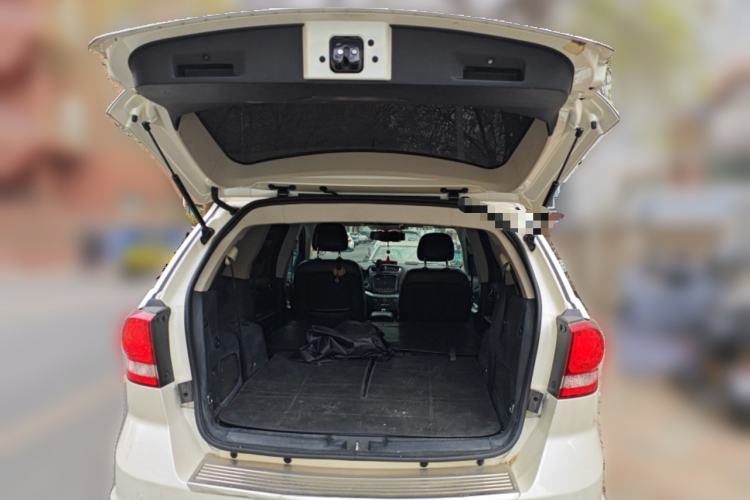 Used Dodge Journey 2013 2.4L Two-Wheel Drive Luxury Version Trunk