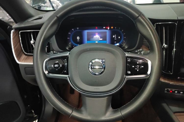 Used Volvo XC60 2023 B5 4x4 Smart Luxury Edition Steering Wheel